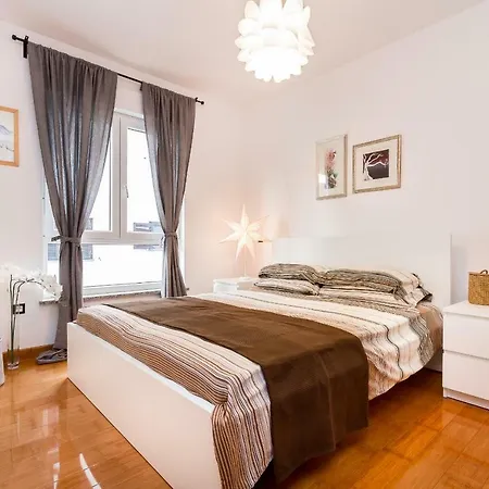 Stylish Apartment *